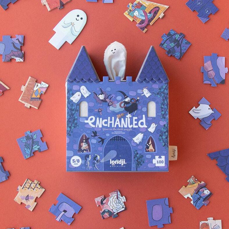 packaging y piezas del puzle enchanted