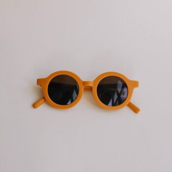 gafas de sol infantil amarillo frente