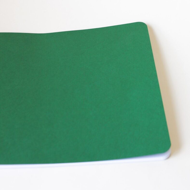 cuaderno de dibujo verde