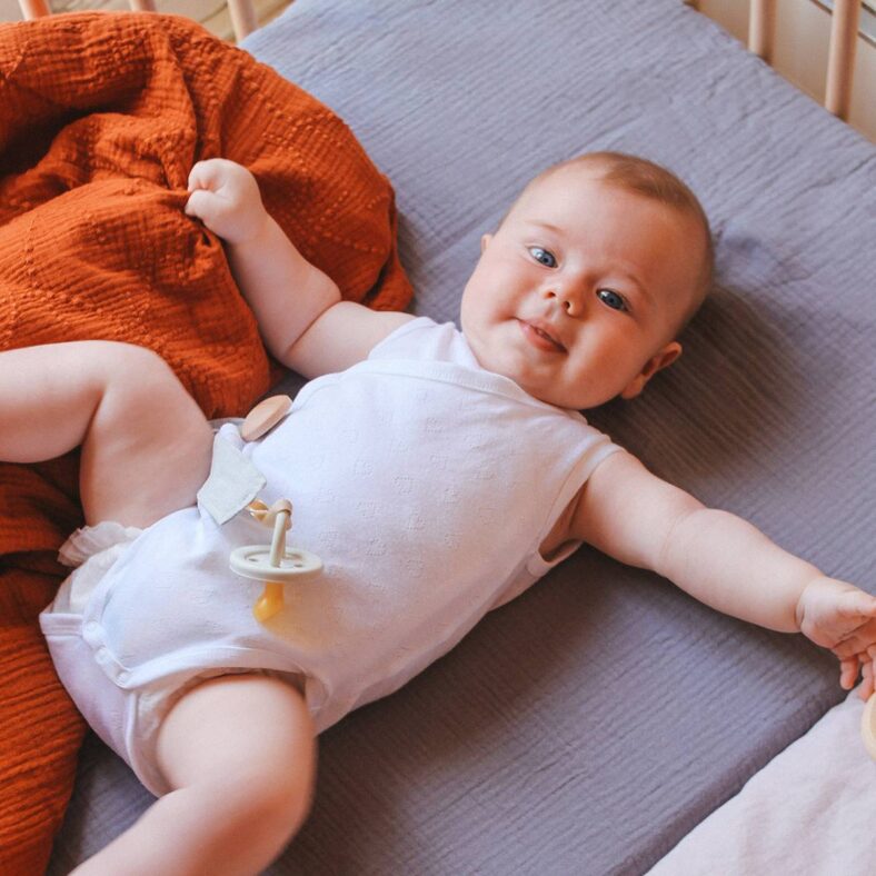 bajera muselina gris azulado con bebe