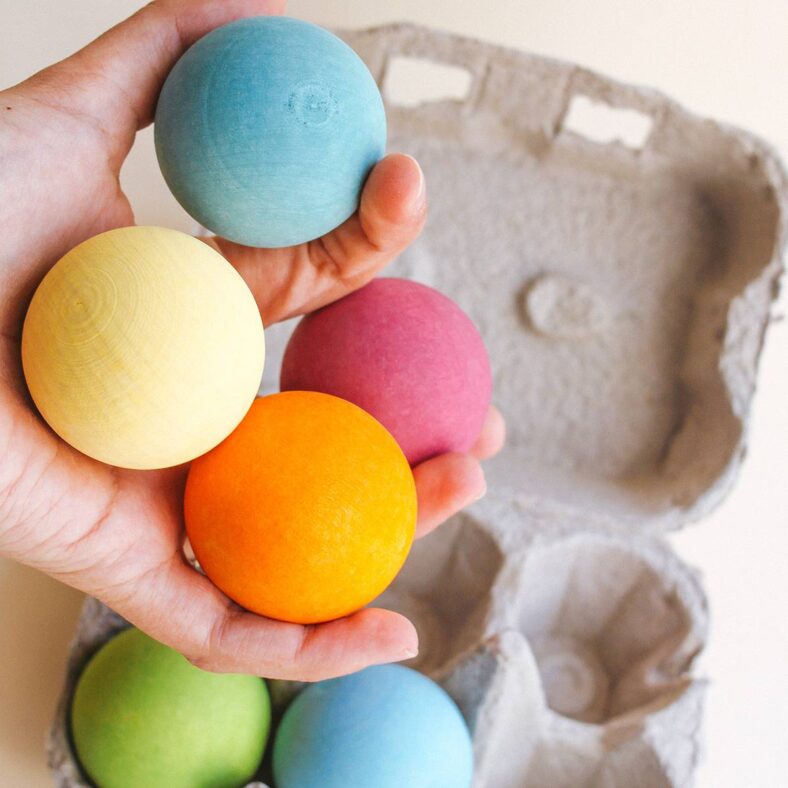 detalle colores bolas madera pastel