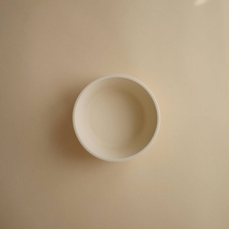 bowl infantil de silicona con ventosa color blanco marfil
